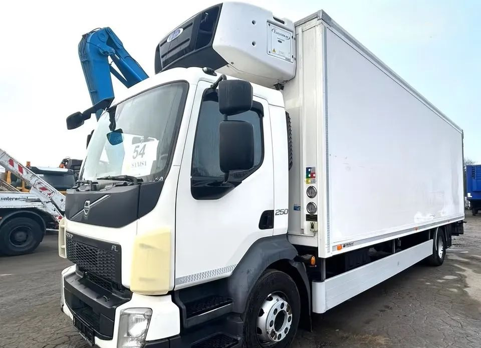 Volvo FL 250 | Chłodnia Carrier Supra -30°C | Hydrauliczna platforma załadunkowa | ogrzewanie postojowe | 187 654 km | Automatyczna skrzynia | Euro 6 |4x2 - Hladnjača: slika 2 Volvo FL 250 | Chłodnia Carrier Supra -30°C | Hydrauliczna platforma załadunkowa | ogrzewanie postojowe | 187 654 km | Automatyczna skrzynia | Euro 6 |4x2 - Hladnjača: slika 2