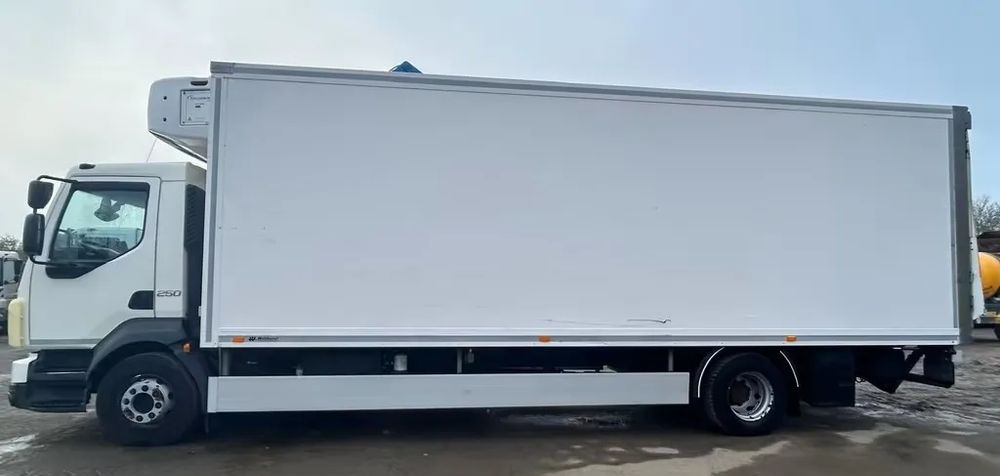 Volvo FL 250 | Chłodnia Carrier Supra -30°C | Hydrauliczna platforma załadunkowa | ogrzewanie postojowe | 187 654 km | Automatyczna skrzynia | Euro 6 |4x2 - Hladnjača: slika 3 Volvo FL 250 | Chłodnia Carrier Supra -30°C | Hydrauliczna platforma załadunkowa | ogrzewanie postojowe | 187 654 km | Automatyczna skrzynia | Euro 6 |4x2 - Hladnjača: slika 3