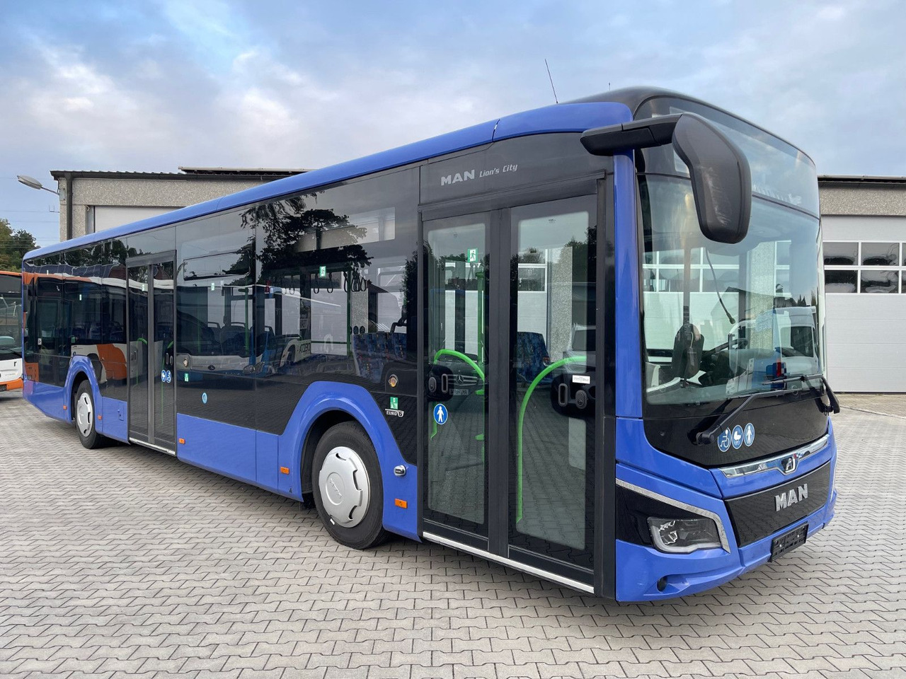 MAN Lion's City 12 / Orig. 15.305 km / Mild Hybrid - Gradski autobus: slika 1 MAN Lion's City 12 / Orig. 15.305 km / Mild Hybrid - Gradski autobus: slika 1
