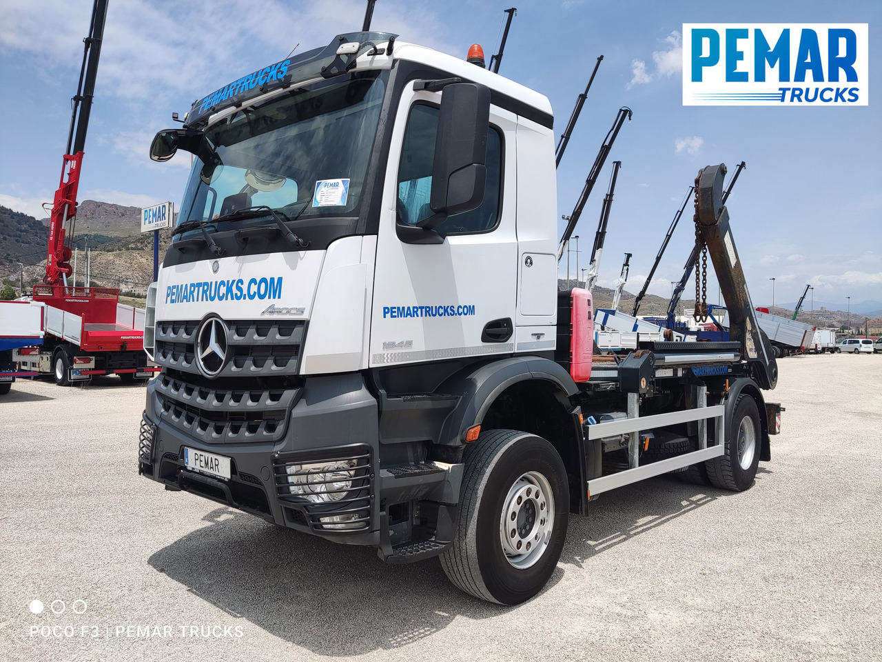 MERCEDES-BENZ AROCS 1845 PORTACONTENEDOR CADENA - Kamion za utovaranje kontejnera: slika 2 MERCEDES-BENZ AROCS 1845 PORTACONTENEDOR CADENA - Kamion za utovaranje kontejnera: slika 2