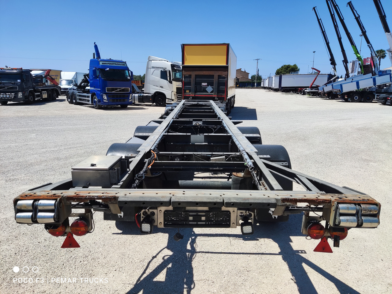 SCHMITZ CARGOBULL KO36 CHASIS MEGATRAILER 4 ejes - Prikolica sa golom šasijom: slika 4 SCHMITZ CARGOBULL KO36 CHASIS MEGATRAILER 4 ejes - Prikolica sa golom šasijom: slika 4