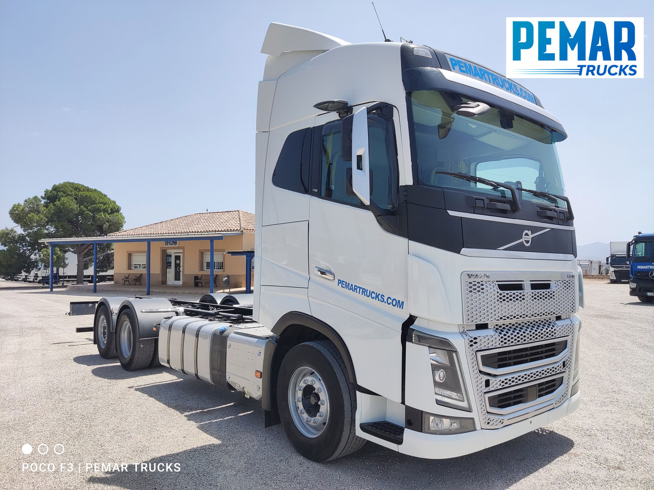 VOLVO FH16 750 6X2 CHASIS EURO 6 - Kamion sa golom šasijom i zatvorenom kabinom: slika 3 VOLVO FH16 750 6X2 CHASIS EURO 6 - Kamion sa golom šasijom i zatvorenom kabinom: slika 3