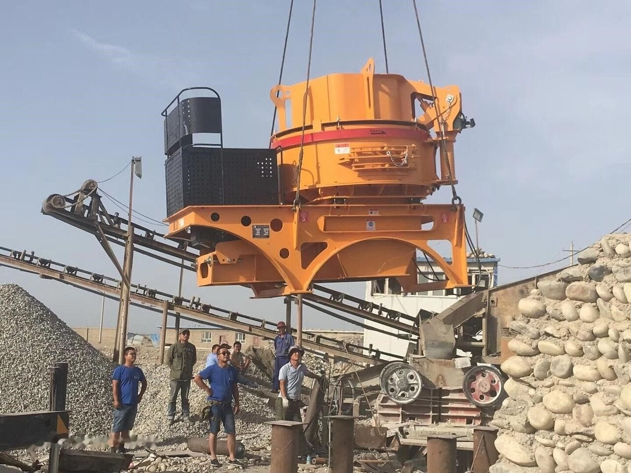 Kinglink KL7 VSI Crusher | Sand Making Machine 50TPH - Udarna drobilica: slika 2 Kinglink KL7 VSI Crusher | Sand Making Machine 50TPH - Udarna drobilica: slika 2