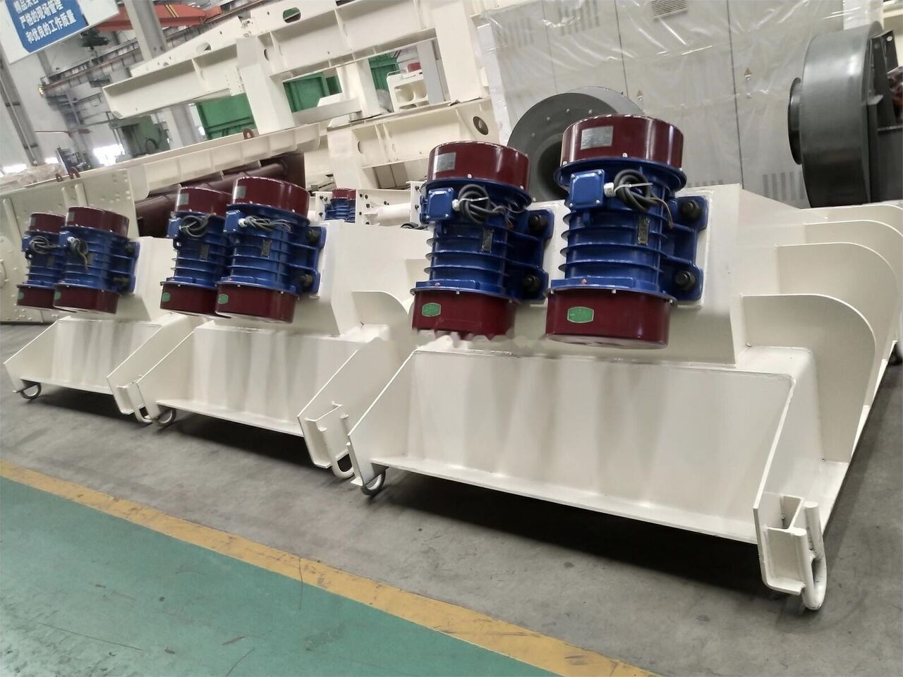 Kinglink Transit Hopper Pan Vibrating feeder GZG1012 - Rudarska mašina: slika 1 Kinglink Transit Hopper Pan Vibrating feeder GZG1012 - Rudarska mašina: slika 1