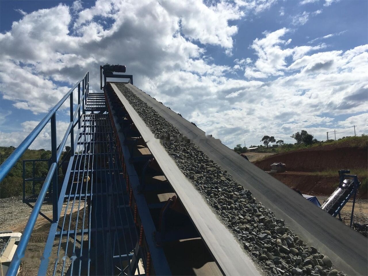 Kinglink USINE DE CONCASSAGE DE PIERRES DE RIVIÈRE DE 150 TPH - Drobilica: slika 1 Kinglink USINE DE CONCASSAGE DE PIERRES DE RIVIÈRE DE 150 TPH - Drobilica: slika 1