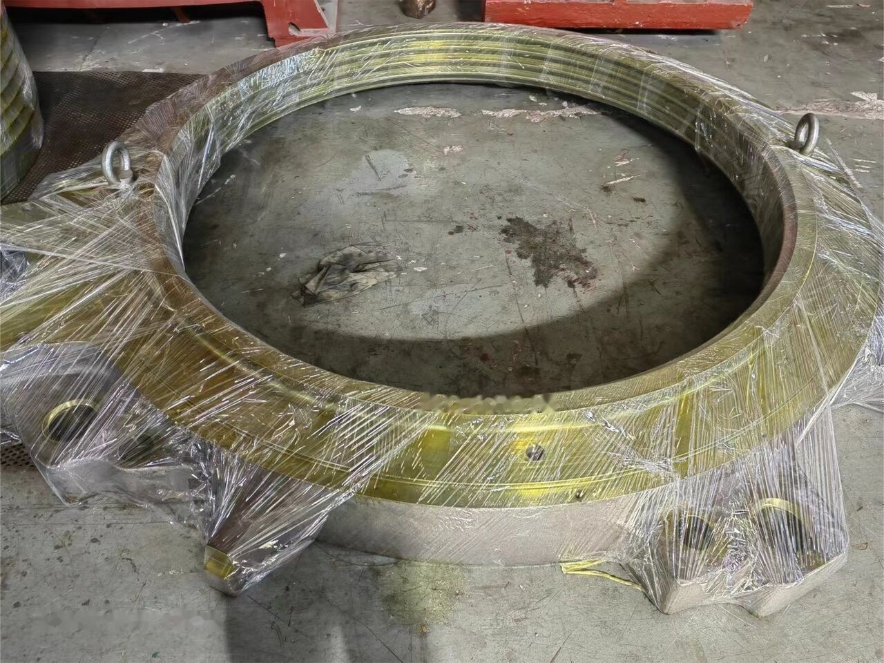 Metso Adjustment Ring for Metso HP500 Cone Crusher - Konusna drobilica: slika 2 Metso Adjustment Ring for Metso HP500 Cone Crusher - Konusna drobilica: slika 2