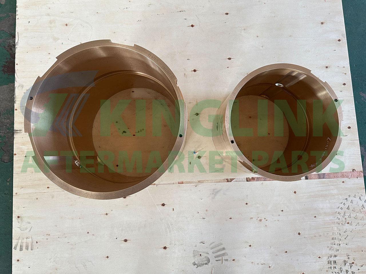 KINGLINK Copper Alloy Inner Eccentric Bushing 1022072951For HP200 Cone Crusher - Rezervni deo za Građevinska mašina: slika 2 KINGLINK Copper Alloy Inner Eccentric Bushing 1022072951For HP200 Cone Crusher - Rezervni deo za Građevinska mašina: slika 2