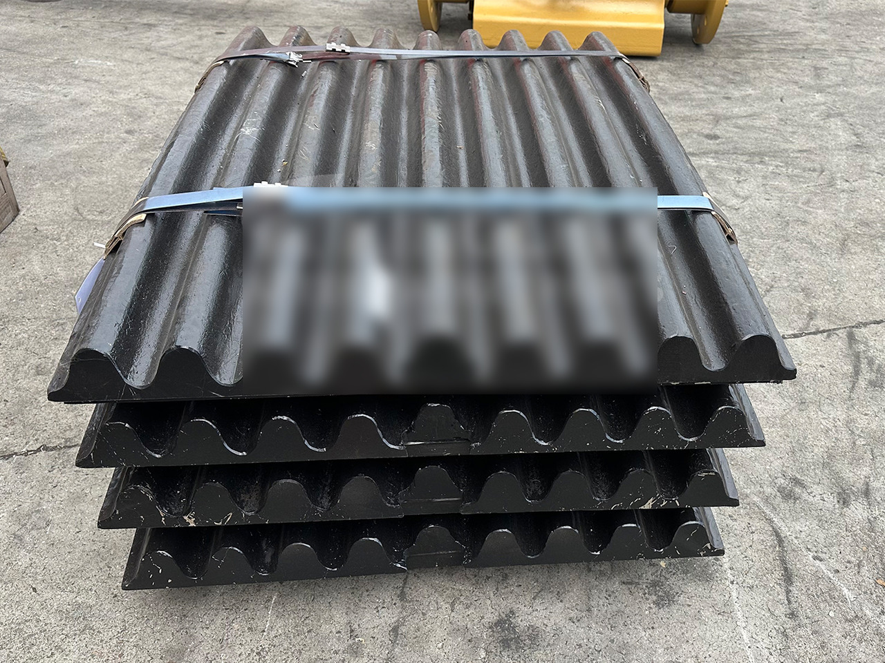 KINGLINK High Manganese Steel Movable Jaw Plates 17003347 for CT2036 Jaw Crusher - Rezervni deo za Građevinska mašina: slika 1 KINGLINK High Manganese Steel Movable Jaw Plates 17003347 for CT2036 Jaw Crusher - Rezervni deo za Građevinska mašina: slika 1