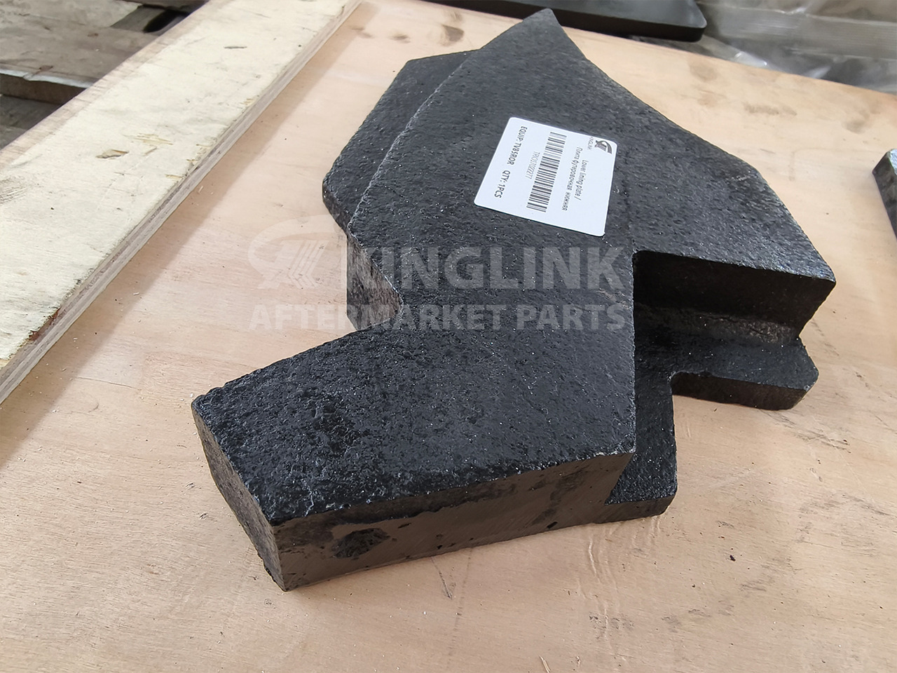KINGLINK Wear Parts Lower Lining Plate 17022277 for TV85 Vertical Impact Crusher - Rezervni deo za Građevinska mašina: slika 2 KINGLINK Wear Parts Lower Lining Plate 17022277 for TV85 Vertical Impact Crusher - Rezervni deo za Građevinska mašina: slika 2