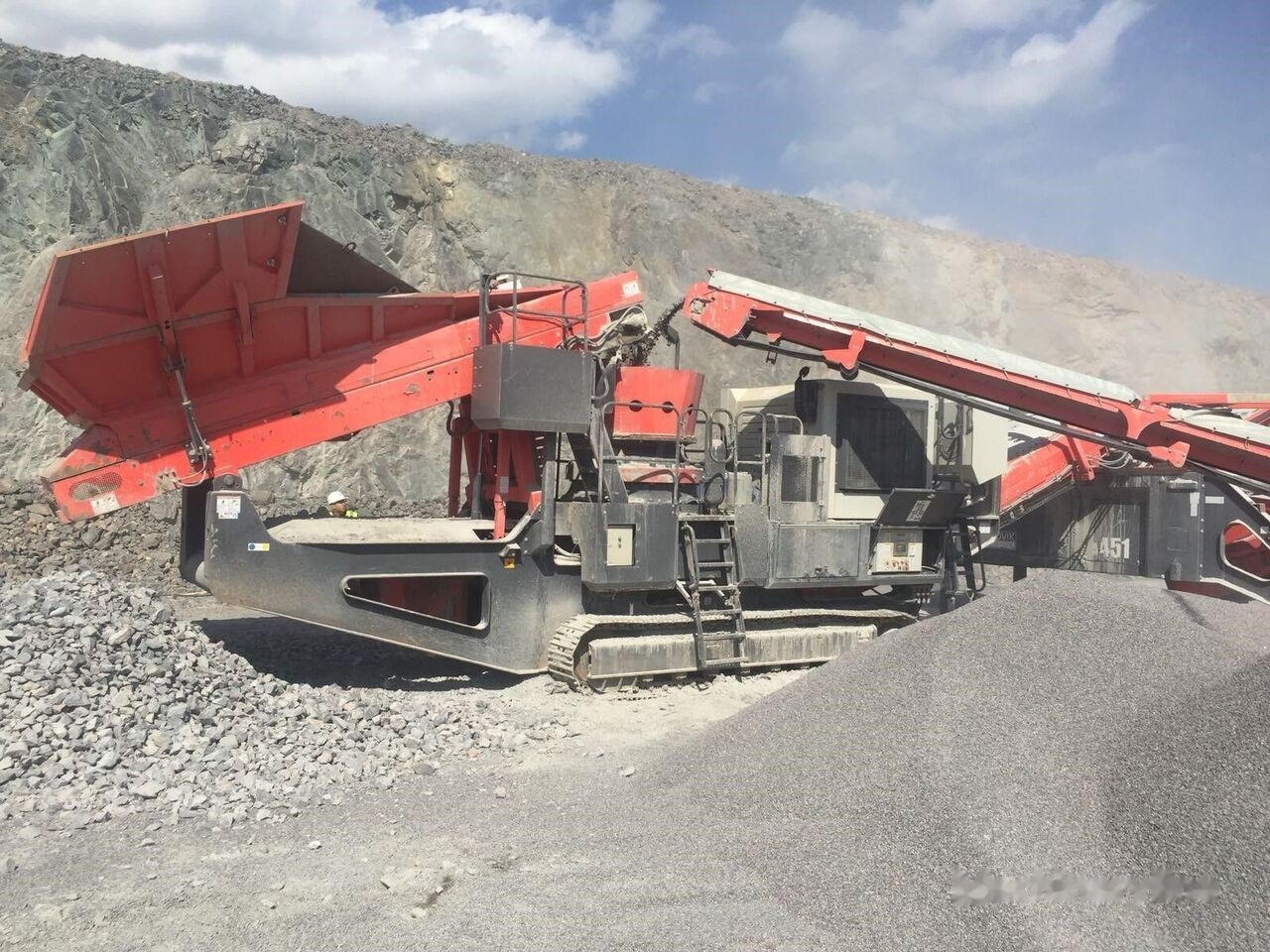Sandvik QH331 Mobile Crushing Plant - Mobilna drobilica: slika 1 Sandvik QH331 Mobile Crushing Plant - Mobilna drobilica: slika 1
