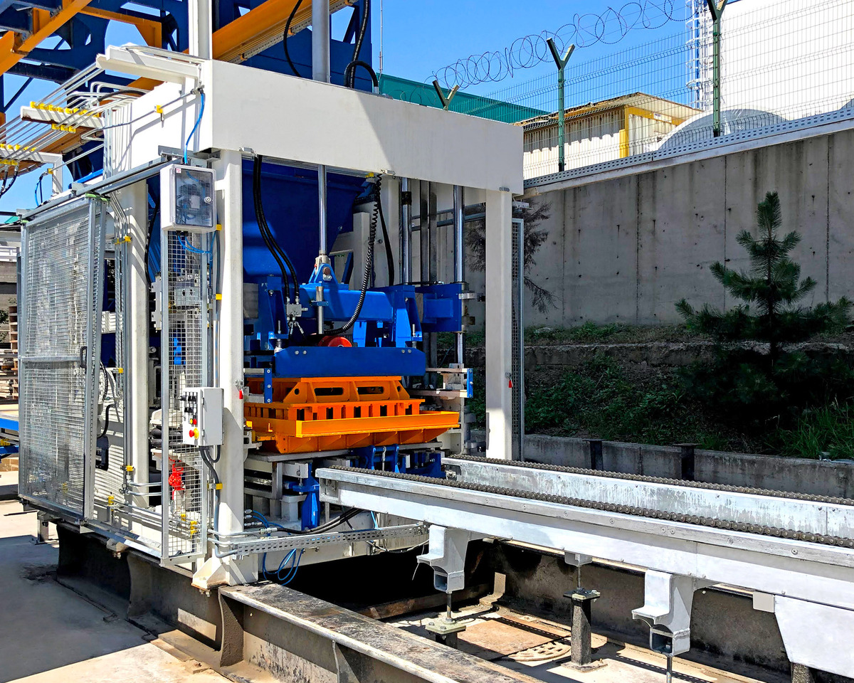 ELKON Elkoblock-25 Block Making Machine - Vibro presa za betonske blokove: slika 4 ELKON Elkoblock-25 Block Making Machine - Vibro presa za betonske blokove: slika 4
