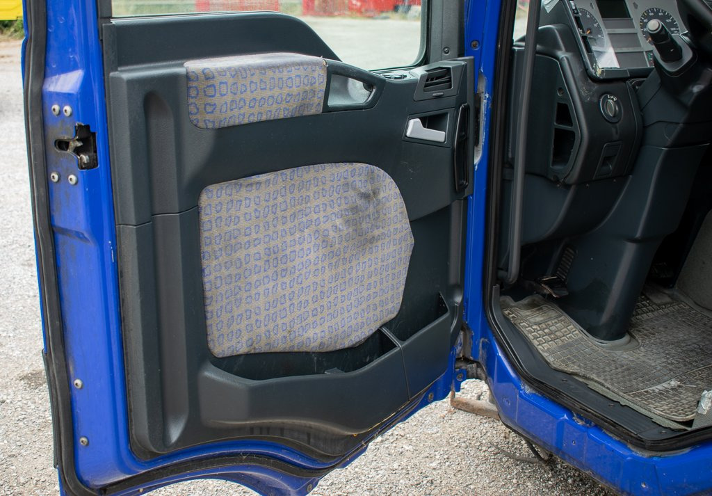 MAN TGA DOOR TRIM LEFT - DRIVER'S - Vrata i delovi za Kamion: slika 2 MAN TGA DOOR TRIM LEFT - DRIVER'S - Vrata i delovi za Kamion: slika 2