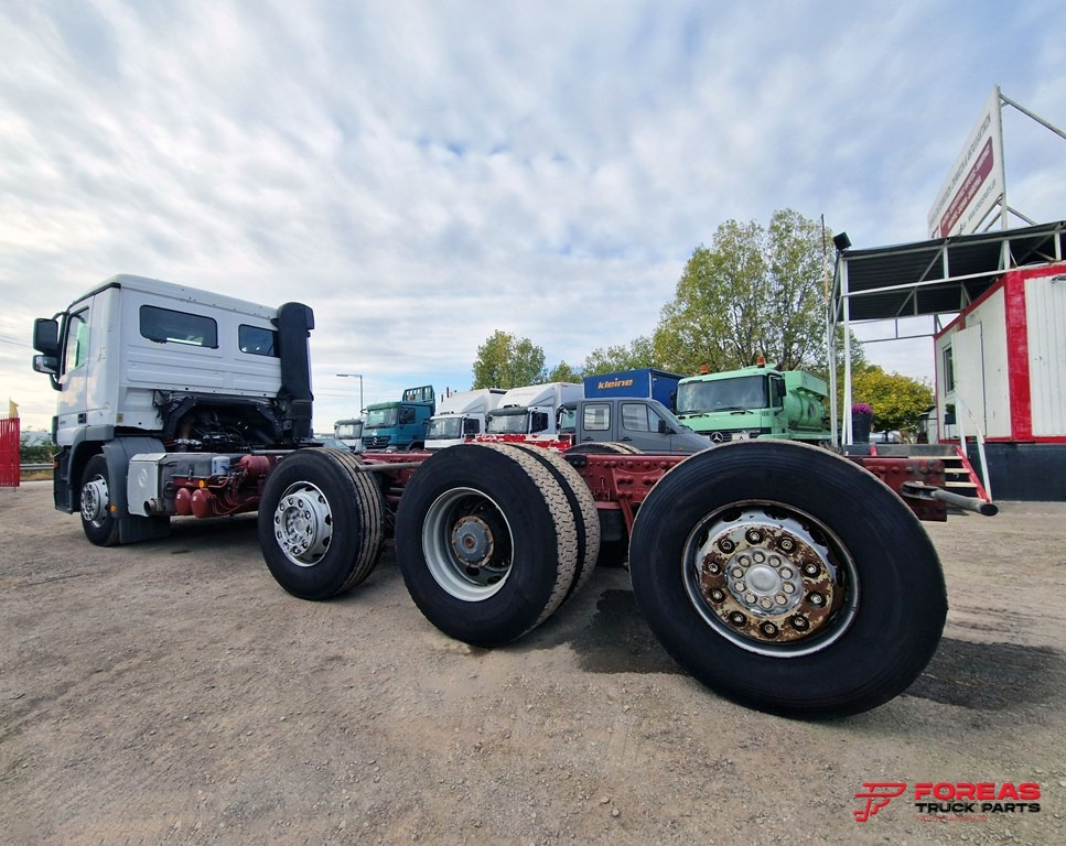MERCEDES-BENZ ACTROS 3241 8x2 EURO 5 INTARDER - Kamion sa golom šasijom i zatvorenom kabinom: slika 5 MERCEDES-BENZ ACTROS 3241 8x2 EURO 5 INTARDER - Kamion sa golom šasijom i zatvorenom kabinom: slika 5