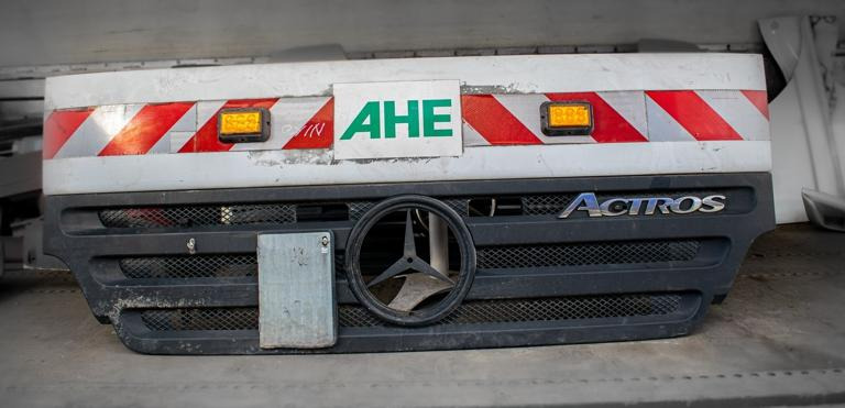 MERCEDES-BENZ ACTROS MP II MEGA - Hauba za Kamion: slika 1 MERCEDES-BENZ ACTROS MP II MEGA - Hauba za Kamion: slika 1