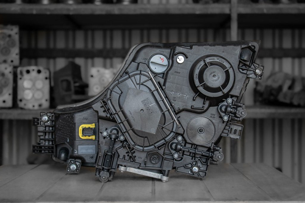 MERCEDES-BENZ ACTROS MP IV EURO VI XENON HEADLIGHT - FRONT - PASSENGER - Prednja svetla za Kamion: slika 2 MERCEDES-BENZ ACTROS MP IV EURO VI XENON HEADLIGHT - FRONT - PASSENGER - Prednja svetla za Kamion: slika 2