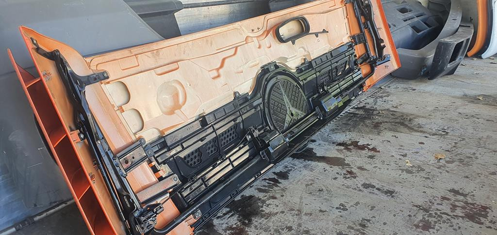 MERCEDES-BENZ ACTROS MP4 - Hauba za Kamion: slika 5 MERCEDES-BENZ ACTROS MP4 - Hauba za Kamion: slika 5