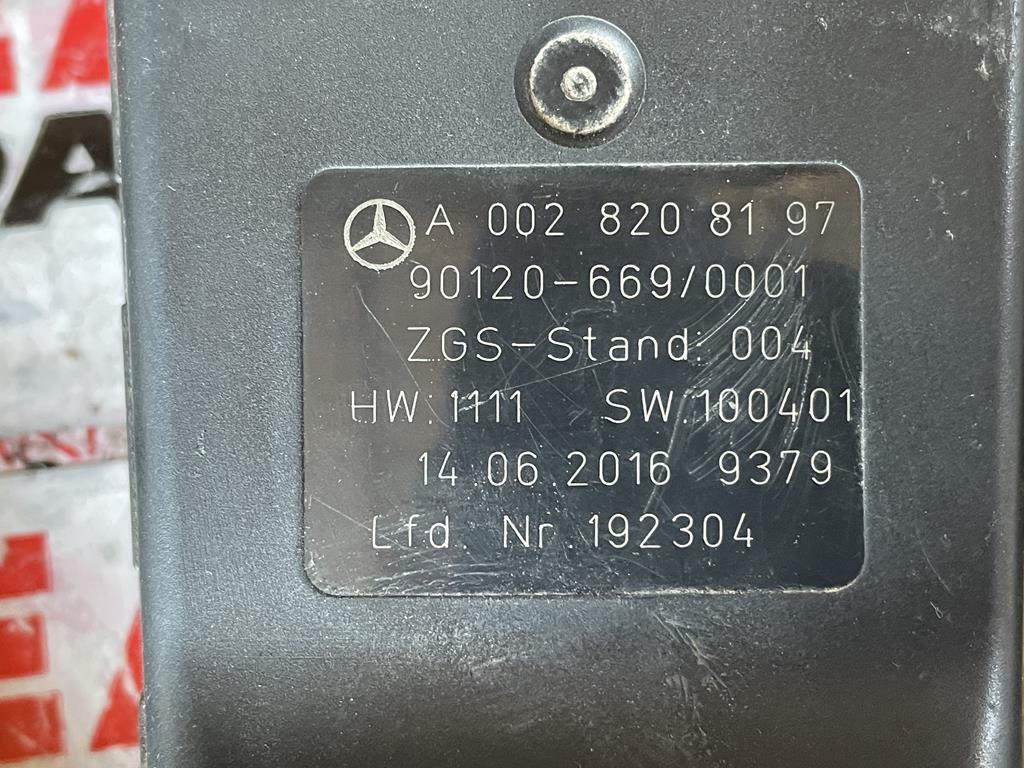 MERCEDES-BENZ ACTROS MP4 SUSPENSION CONTROLLER - A 002 820 8197 - Električni sistem za Kamion: slika 4 MERCEDES-BENZ ACTROS MP4 SUSPENSION CONTROLLER - A 002 820 8197 - Električni sistem za Kamion: slika 4