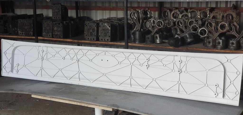 MERCEDES-BENZ ATEGO HOOD TOP PLASTIC - Hauba za Kamion: slika 2 MERCEDES-BENZ ATEGO HOOD TOP PLASTIC - Hauba za Kamion: slika 2