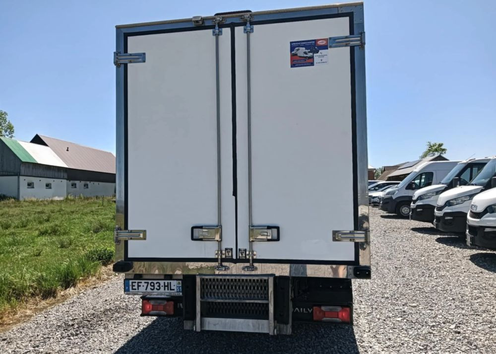 Iveco 35C13, 35C12, 35C14, 35C15 - Dostavno vozilo hladnjača: slika 2 Iveco 35C13, 35C12, 35C14, 35C15 - Dostavno vozilo hladnjača: slika 2