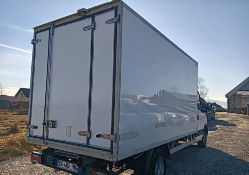 Iveco 35C13, 35C12, 35C14, 35C15 - Dostavno vozilo hladnjača: slika 4 Iveco 35C13, 35C12, 35C14, 35C15 - Dostavno vozilo hladnjača: slika 4