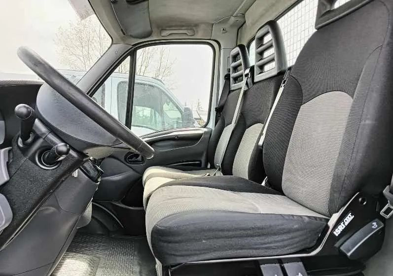 Iveco 35C13, 35C12, 35C14, 35C15 - Dostavno vozilo istovarivač: slika 3 Iveco 35C13, 35C12, 35C14, 35C15 - Dostavno vozilo istovarivač: slika 3
