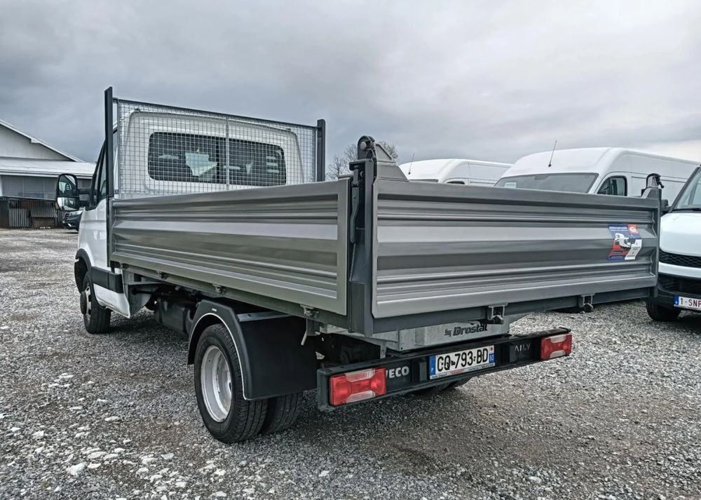 Iveco 35C13, 35C12, 35C15 - Dostavno vozilo istovarivač: slika 5 Iveco 35C13, 35C12, 35C15 - Dostavno vozilo istovarivač: slika 5