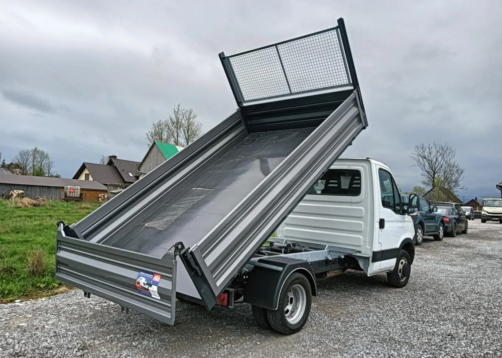 Iveco 35C13, 35C12, 35C15 - Dostavno vozilo istovarivač: slika 3 Iveco 35C13, 35C12, 35C15 - Dostavno vozilo istovarivač: slika 3