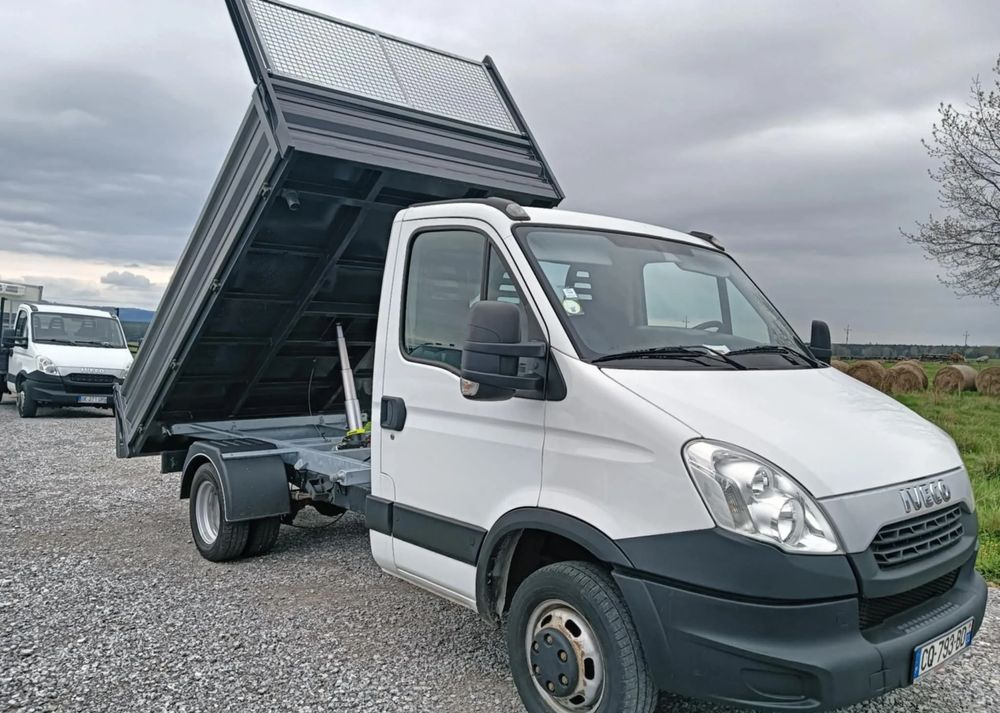 Iveco 35C13, 35C12, 35C15 - Dostavno vozilo istovarivač: slika 2 Iveco 35C13, 35C12, 35C15 - Dostavno vozilo istovarivač: slika 2