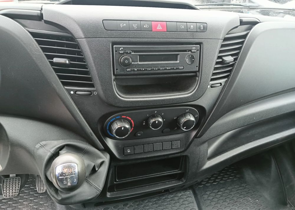 Iveco 35S14,35S13,35C13,35C12, - Furgon: slika 3 Iveco 35S14,35S13,35C13,35C12, - Furgon: slika 3