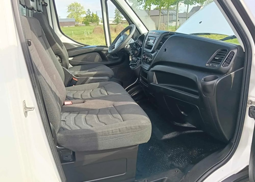 Iveco DAILY 35C13, 35C12, 35C14, 35C15 - Dostavno vozilo istovarivač: slika 4 Iveco DAILY 35C13, 35C12, 35C14, 35C15 - Dostavno vozilo istovarivač: slika 4