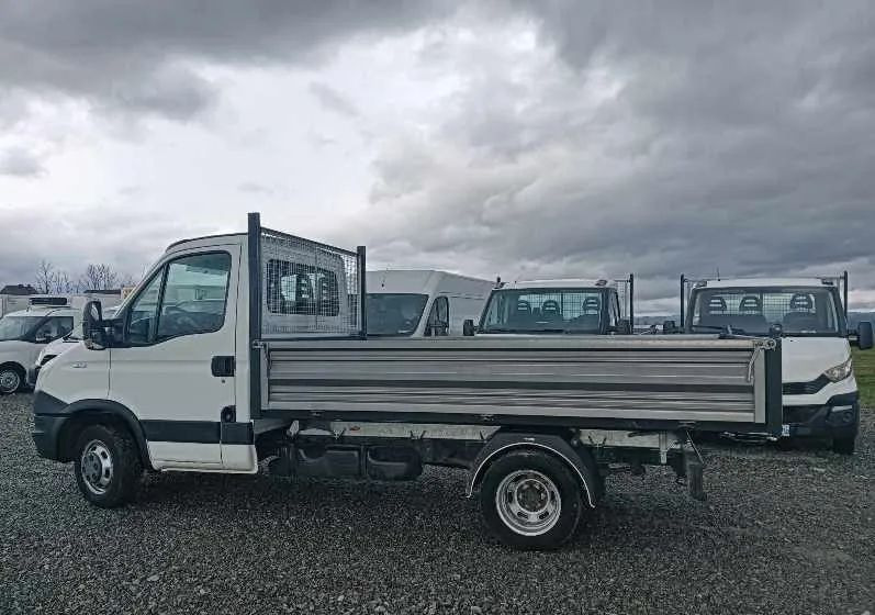 Iveco DAILY 35C13, 35C12, 35C15 - Dostavno vozilo istovarivač: slika 4 Iveco DAILY 35C13, 35C12, 35C15 - Dostavno vozilo istovarivač: slika 4