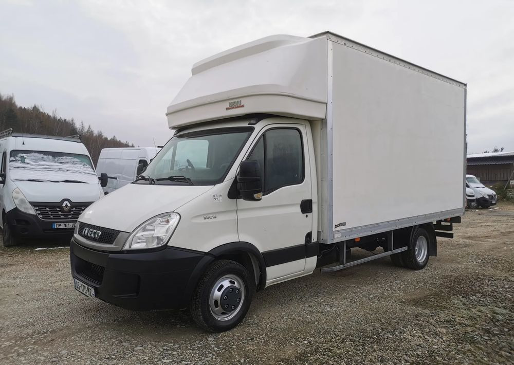 Iveco 3.0-150KM Daily 35C15 Kontener winda Dhollandia 750kg długi 35-150 Klimatyzacja długi rozstaw - Dostavno vozilo sa zatvorenim sandukom: slika 2 Iveco 3.0-150KM Daily 35C15 Kontener winda Dhollandia 750kg długi 35-150 Klimatyzacja długi rozstaw - Dostavno vozilo sa zatvorenim sandukom: slika 2