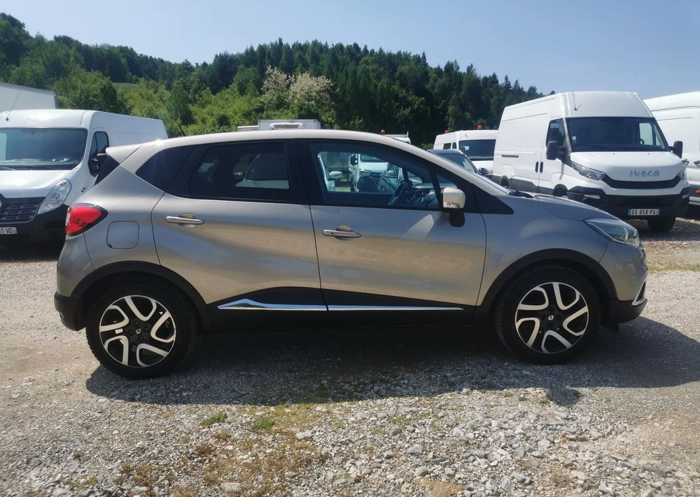 Renault Captur 0.9 Energy TCe Intens - SUVSUV: slika 3 Renault Captur 0.9 Energy TCe Intens - SUVSUV: slika 3