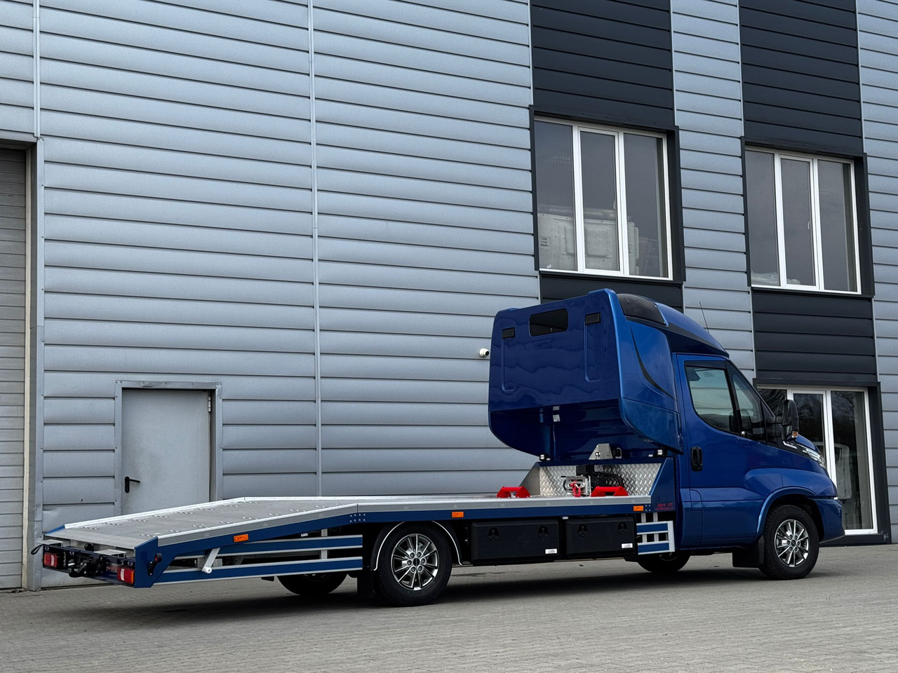 Dostavno vozilo novi IVECO Daily 35S18HA8/P: slika 15