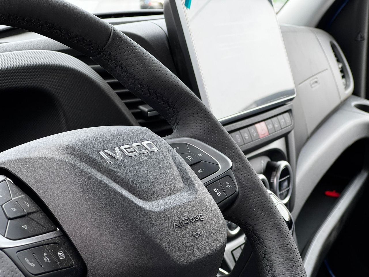 Dostavno vozilo novi IVECO Daily 35S18HA8/P: slika 7