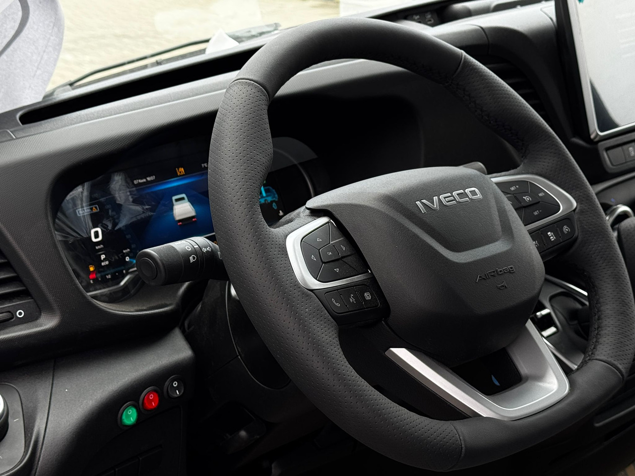 Dostavno vozilo novi IVECO Daily 35S18HA8/P: slika 6