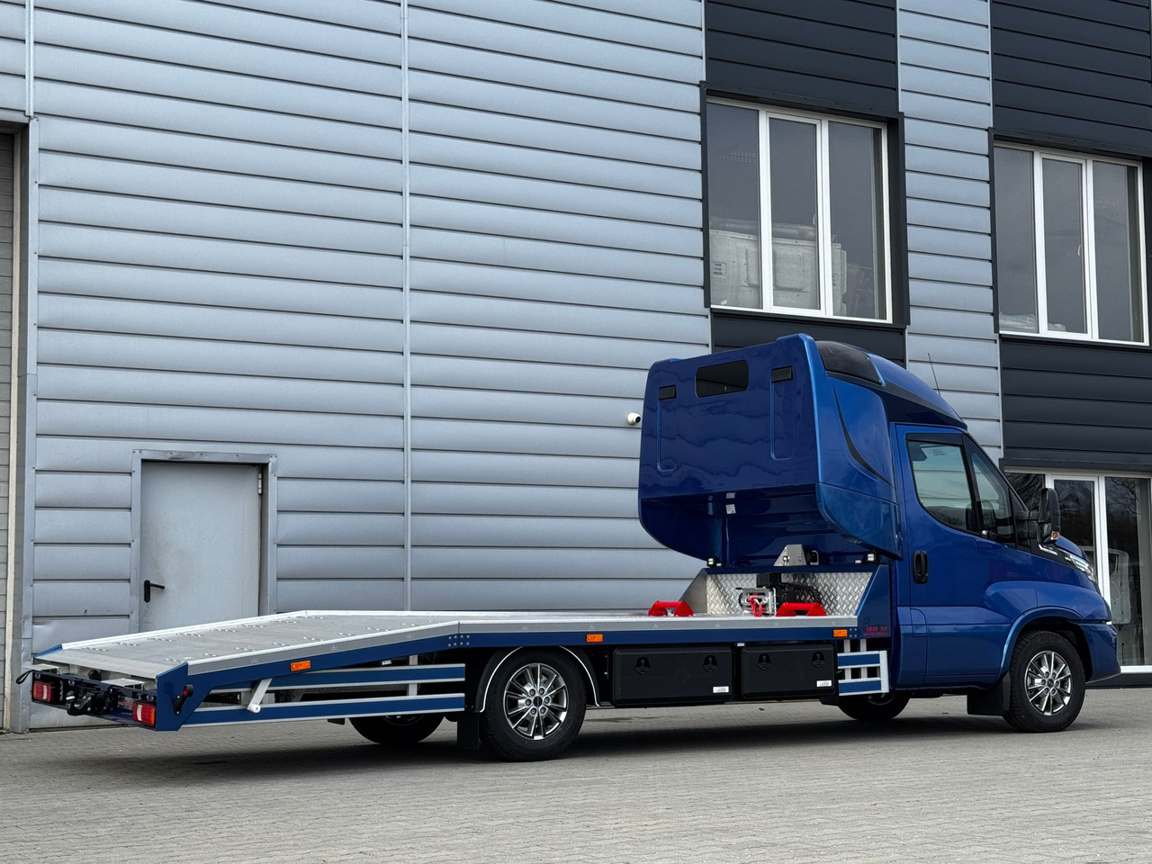 Dostavno vozilo novi IVECO Daily 35S18HA8/P: slika 19