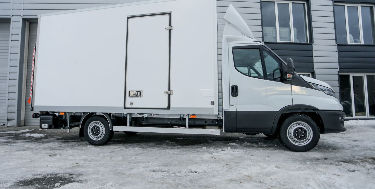 IVECO Iveco Daily IVECO 35S18HA8 r.o.4100 - Dostavno vozilo sa zatvorenim sandukom: slika 3 IVECO Iveco Daily IVECO 35S18HA8 r.o.4100 - Dostavno vozilo sa zatvorenim sandukom: slika 3
