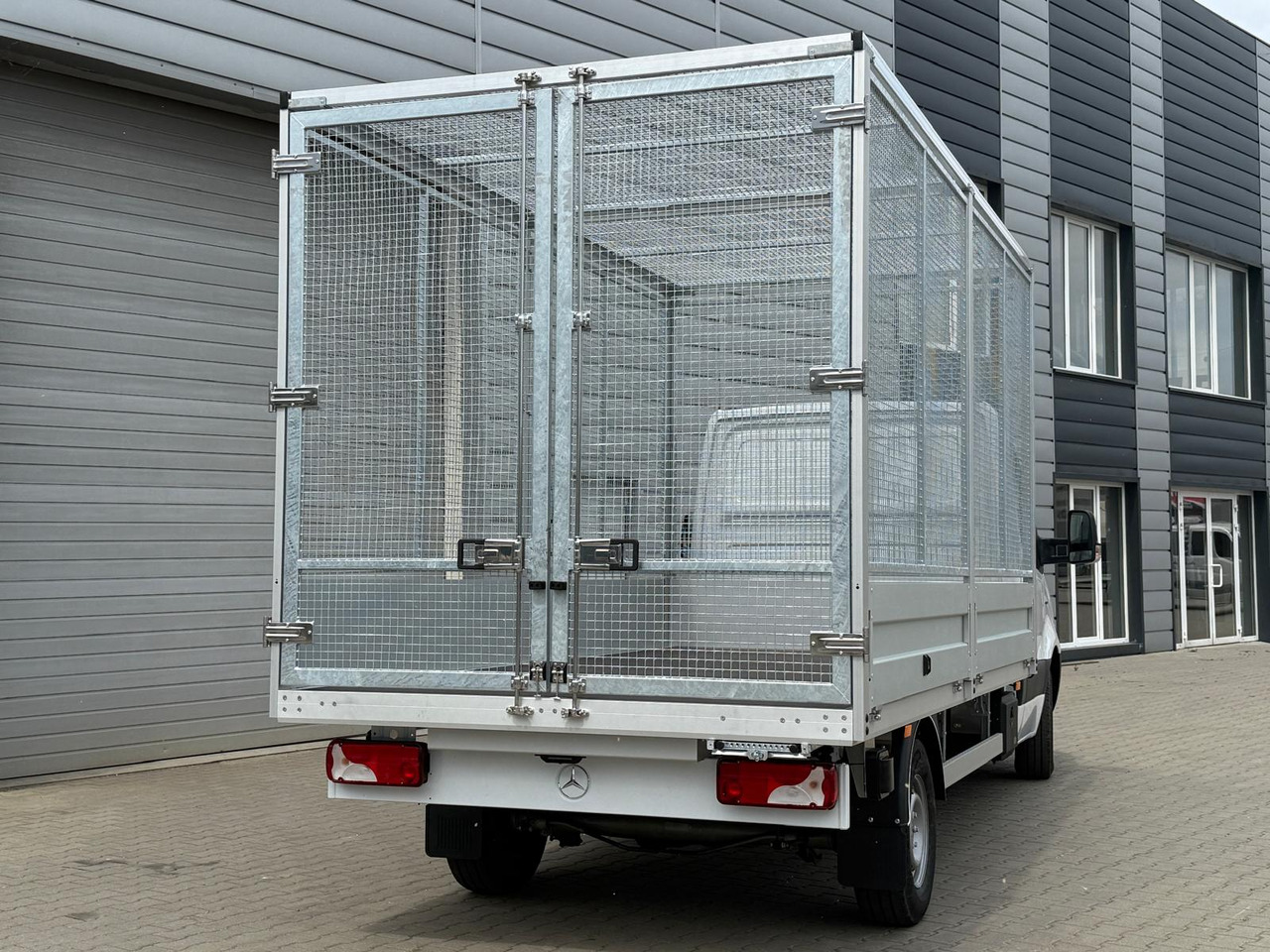 Mercedes eSprinter - Dostavno vozilo sa otvorenom sandukom, Električno dostavno vozilo: slika 4 Mercedes eSprinter - Dostavno vozilo sa otvorenom sandukom, Električno dostavno vozilo: slika 4