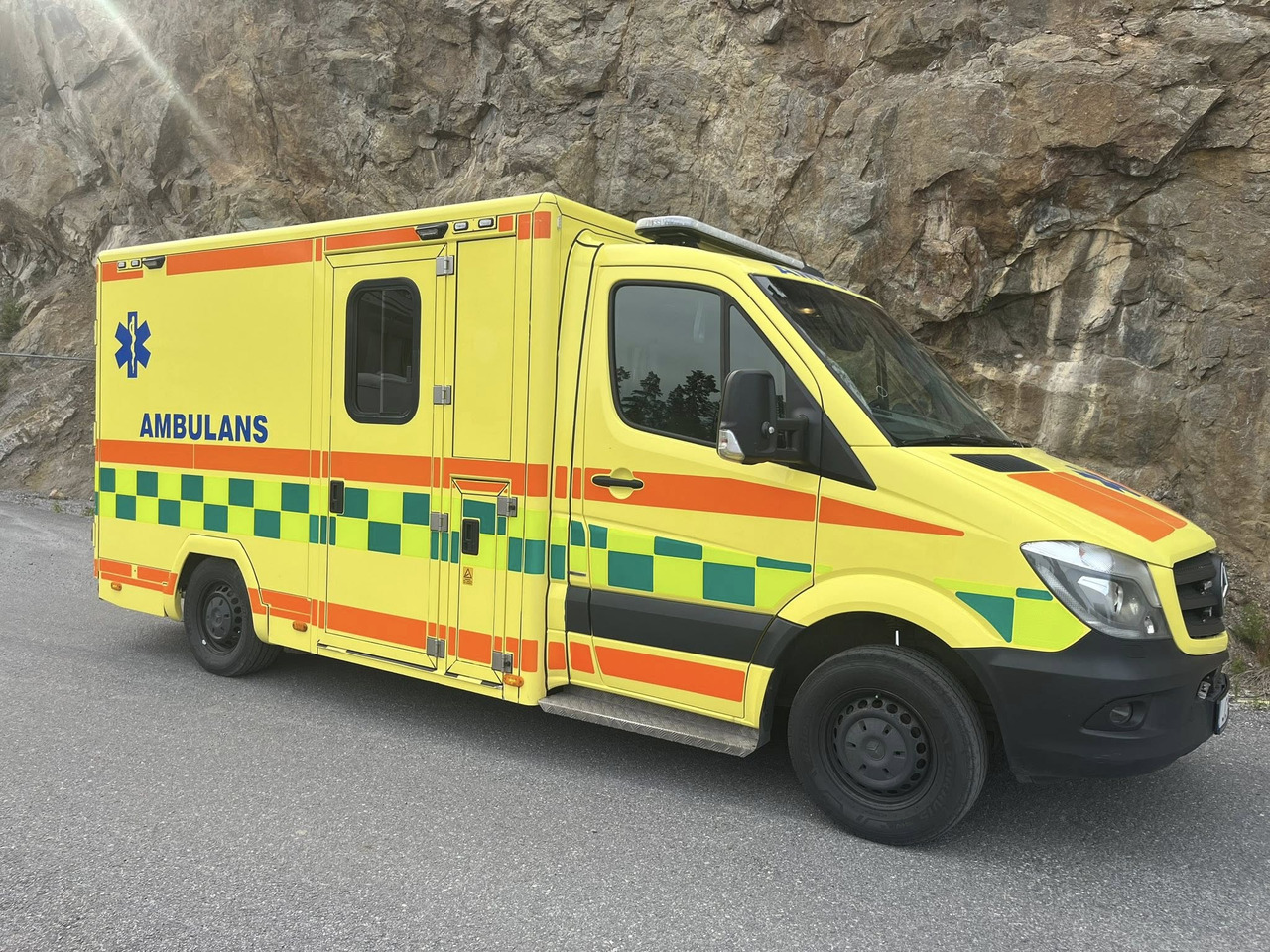 MERCEDES-BENZ Sprinter 319 - AMBULANCE / Krankenwagen / швидка допомога - Vozilo hitne pomoći: slika 4 MERCEDES-BENZ Sprinter 319 - AMBULANCE / Krankenwagen / швидка допомога - Vozilo hitne pomoći: slika 4