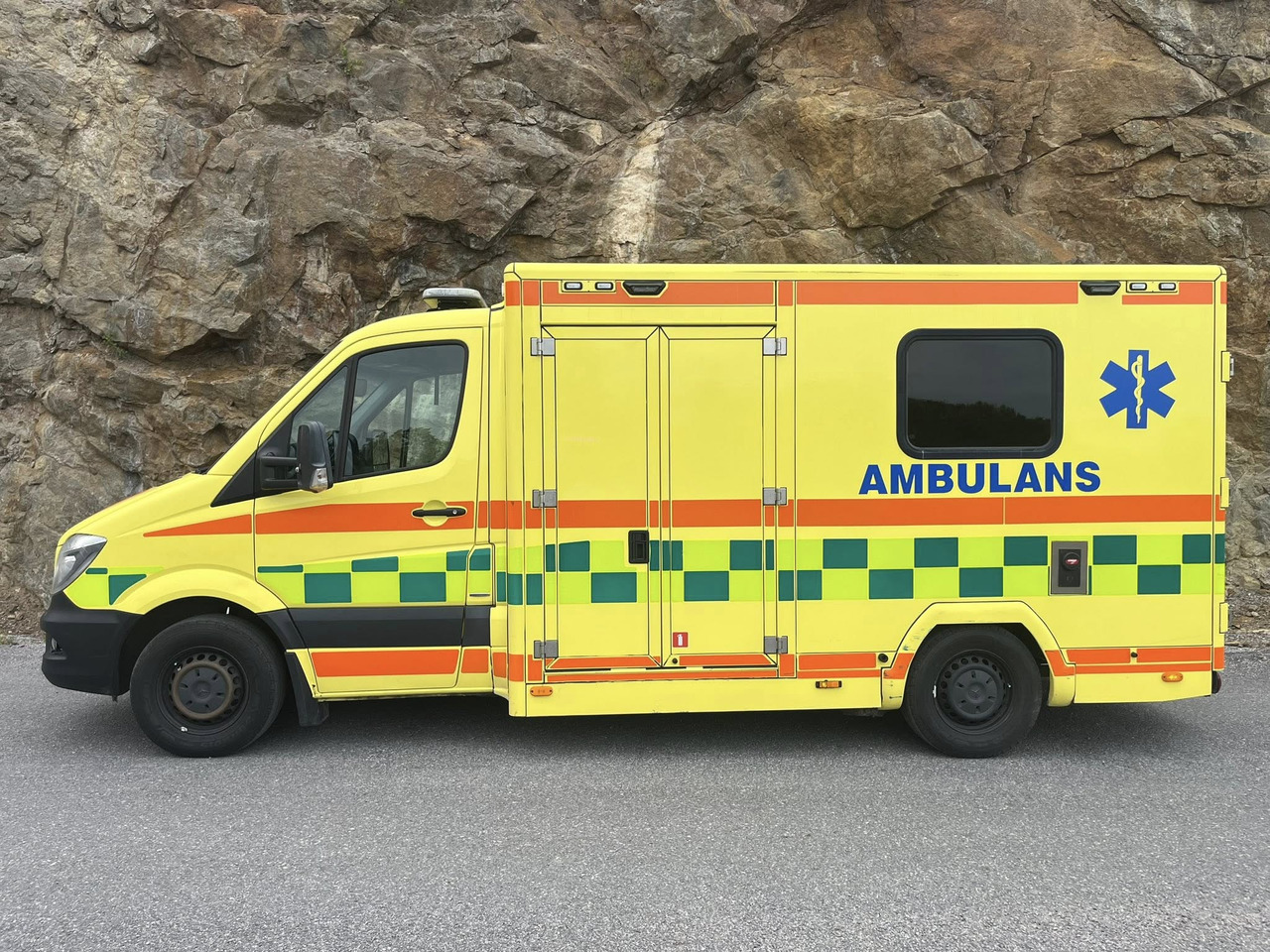 MERCEDES-BENZ Sprinter 319 - AMBULANCE / Krankenwagen / швидка допомога - Vozilo hitne pomoći: slika 2 MERCEDES-BENZ Sprinter 319 - AMBULANCE / Krankenwagen / швидка допомога - Vozilo hitne pomoći: slika 2