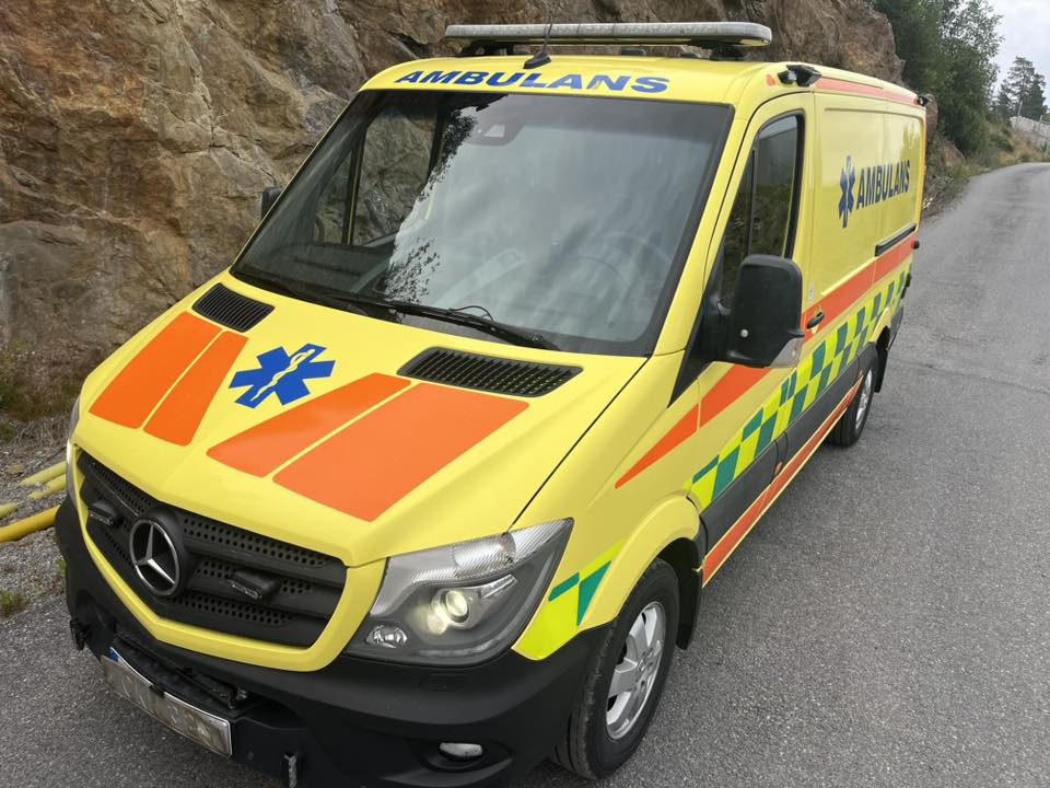 MERCEDES-BENZ Sprinter 319 - AMBULANCE - Vozilo hitne pomoći: slika 1 MERCEDES-BENZ Sprinter 319 - AMBULANCE - Vozilo hitne pomoći: slika 1