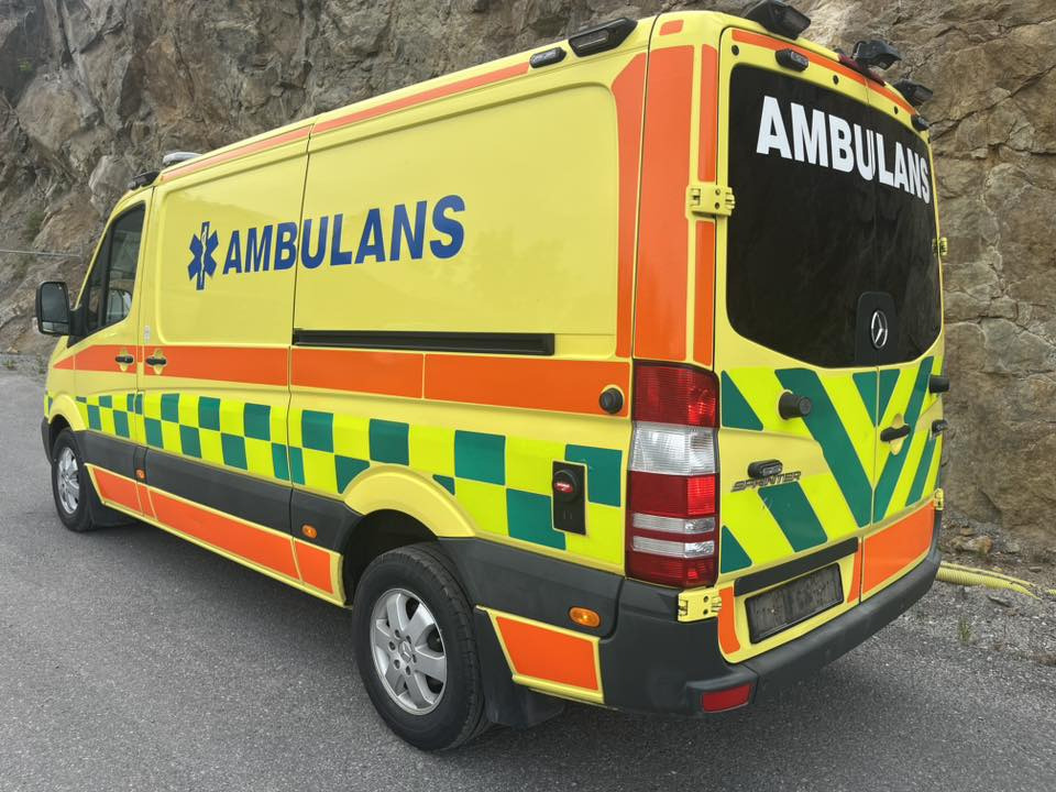 MERCEDES-BENZ Sprinter 319 - AMBULANCE - Vozilo hitne pomoći: slika 4 MERCEDES-BENZ Sprinter 319 - AMBULANCE - Vozilo hitne pomoći: slika 4