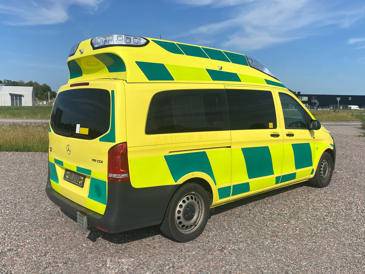 MERCEDES-BENZ Vito 119 4x4 - Ambulans / AMBULANCE - Vozilo hitne pomoći: slika 2 MERCEDES-BENZ Vito 119 4x4 - Ambulans / AMBULANCE - Vozilo hitne pomoći: slika 2