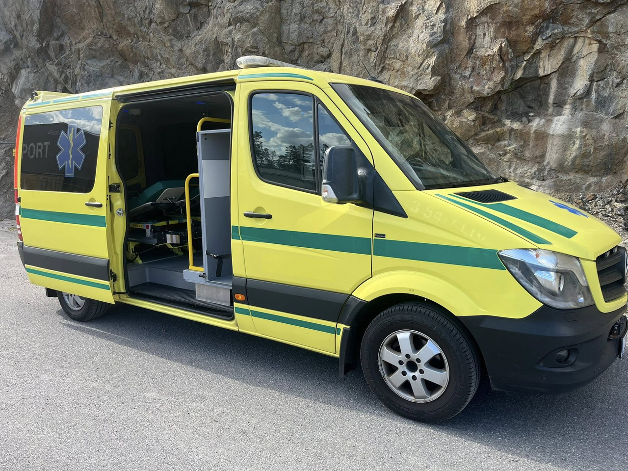 Mercedes-Benz Sprinter 316 - 2 stretcher AMBULANCE / Krankenwagen / Швидка допомога - Vozilo hitne pomoći: slika 1 Mercedes-Benz Sprinter 316 - 2 stretcher AMBULANCE / Krankenwagen / Швидка допомога - Vozilo hitne pomoći: slika 1
