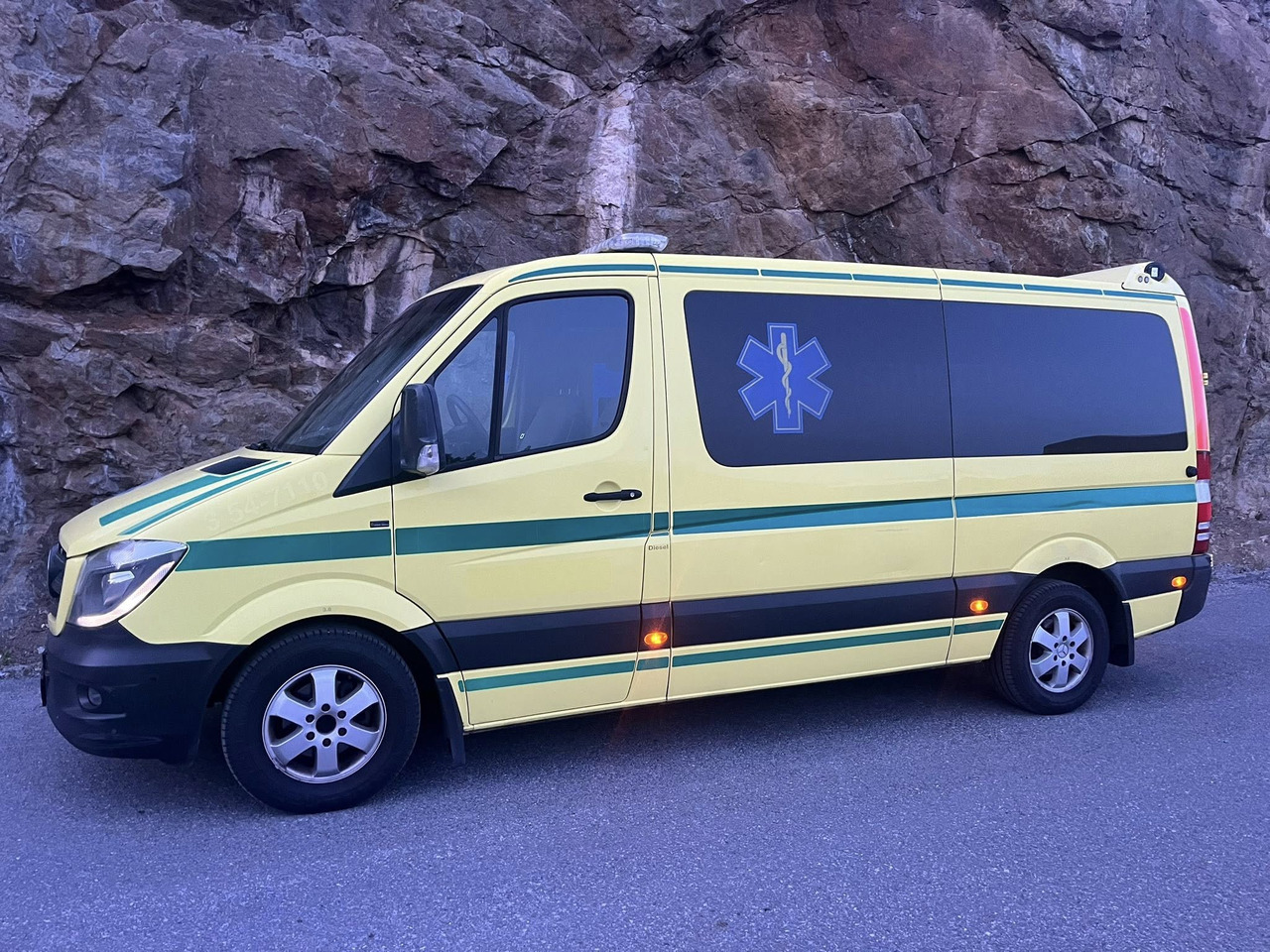 Mercedes-Benz Sprinter 316 - 2 stretcher AMBULANCE / Krankenwagen / Швидка допомога - Vozilo hitne pomoći: slika 5 Mercedes-Benz Sprinter 316 - 2 stretcher AMBULANCE / Krankenwagen / Швидка допомога - Vozilo hitne pomoći: slika 5