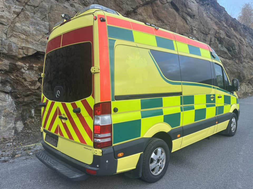 Mercedes-Benz Sprinter 319 - AMBULANCE / Krankenwagen - Vozilo hitne pomoći: slika 4 Mercedes-Benz Sprinter 319 - AMBULANCE / Krankenwagen - Vozilo hitne pomoći: slika 4