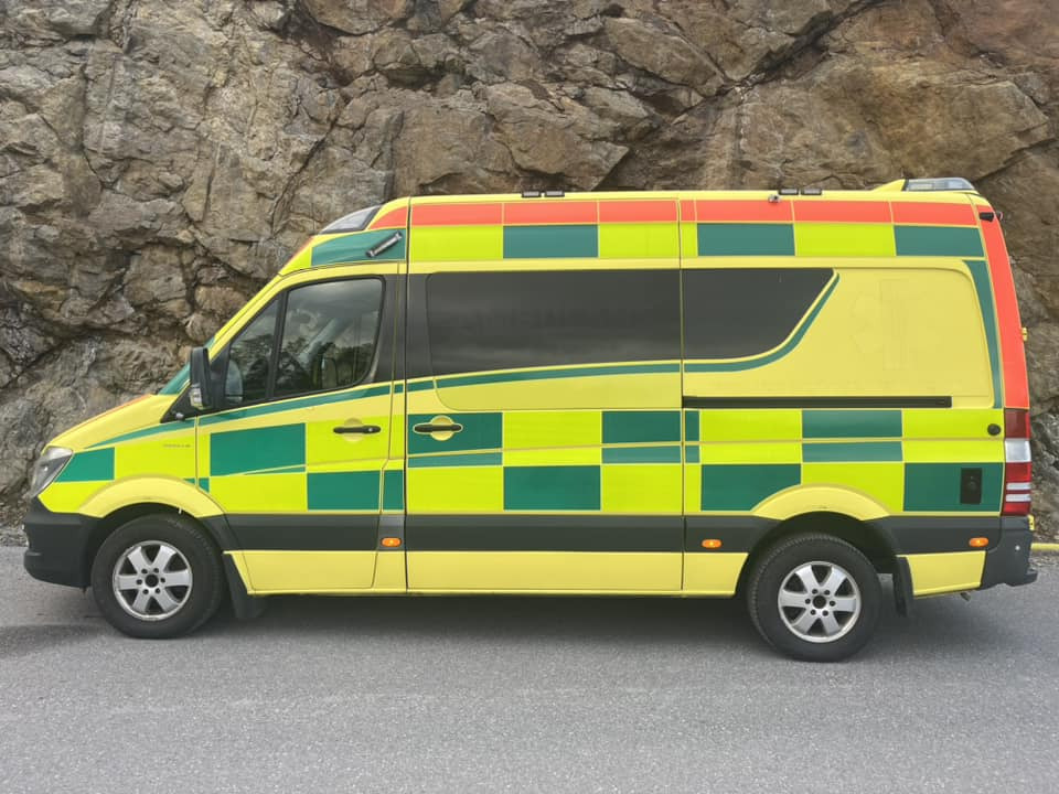 Mercedes-Benz Sprinter 319 - AMBULANCE - RESERVERAD !! - Vozilo hitne pomoći: slika 5 Mercedes-Benz Sprinter 319 - AMBULANCE - RESERVERAD !! - Vozilo hitne pomoći: slika 5