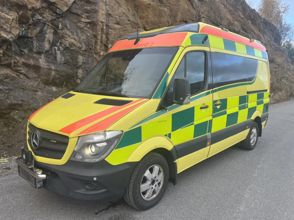 Mercedes-Benz Sprinter 319 - AMBULANCE - RESERVERAD !! - Vozilo hitne pomoći: slika 2 Mercedes-Benz Sprinter 319 - AMBULANCE - RESERVERAD !! - Vozilo hitne pomoći: slika 2