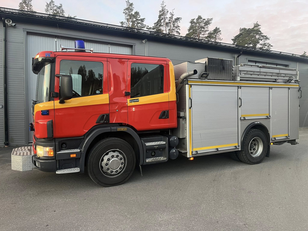 SCANIA P94GB 4x2 NZ310 - Fire engine - Vatrogasni kamion: slika 1 SCANIA P94GB 4x2 NZ310 - Fire engine - Vatrogasni kamion: slika 1